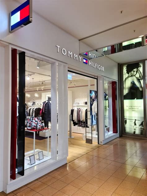 tommy hilfiger shopping center